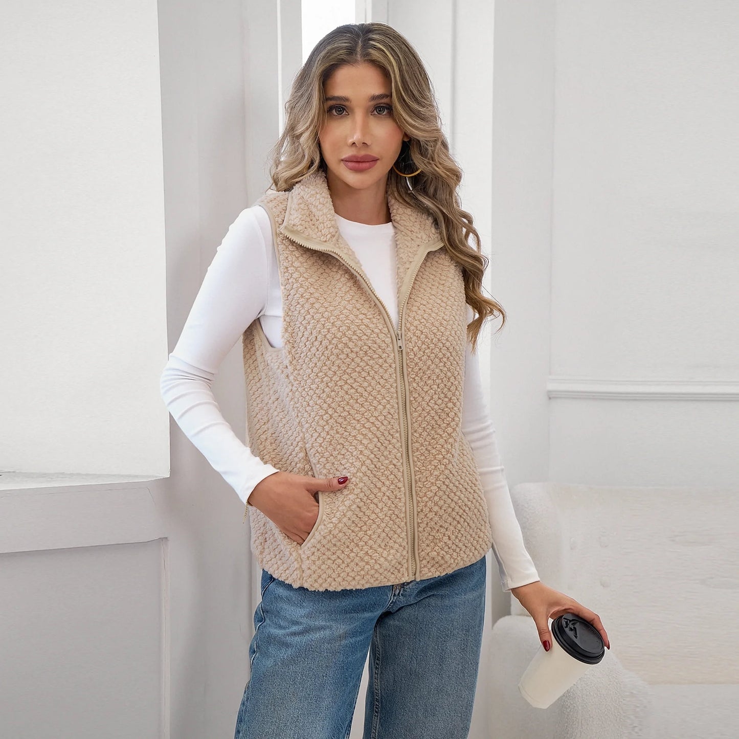 WQD Womens Sherpa Fleece Vest Lightweight Sleeveless Zip Up Jacket with Pockets Cozy Fuzzy Outerwear for Fall Winter Layering